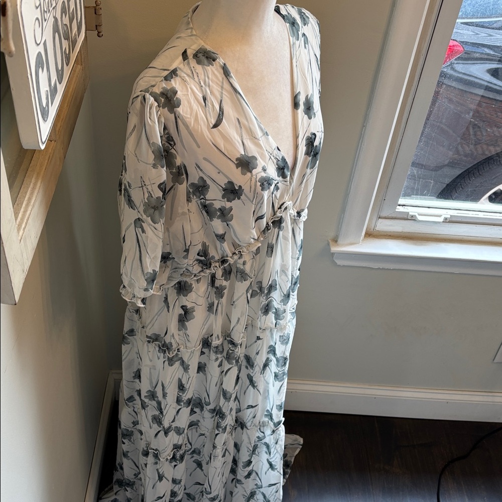 Baltic Born Santorini Floral Maxi Dress Gray White NWT - Picture 3 of 11